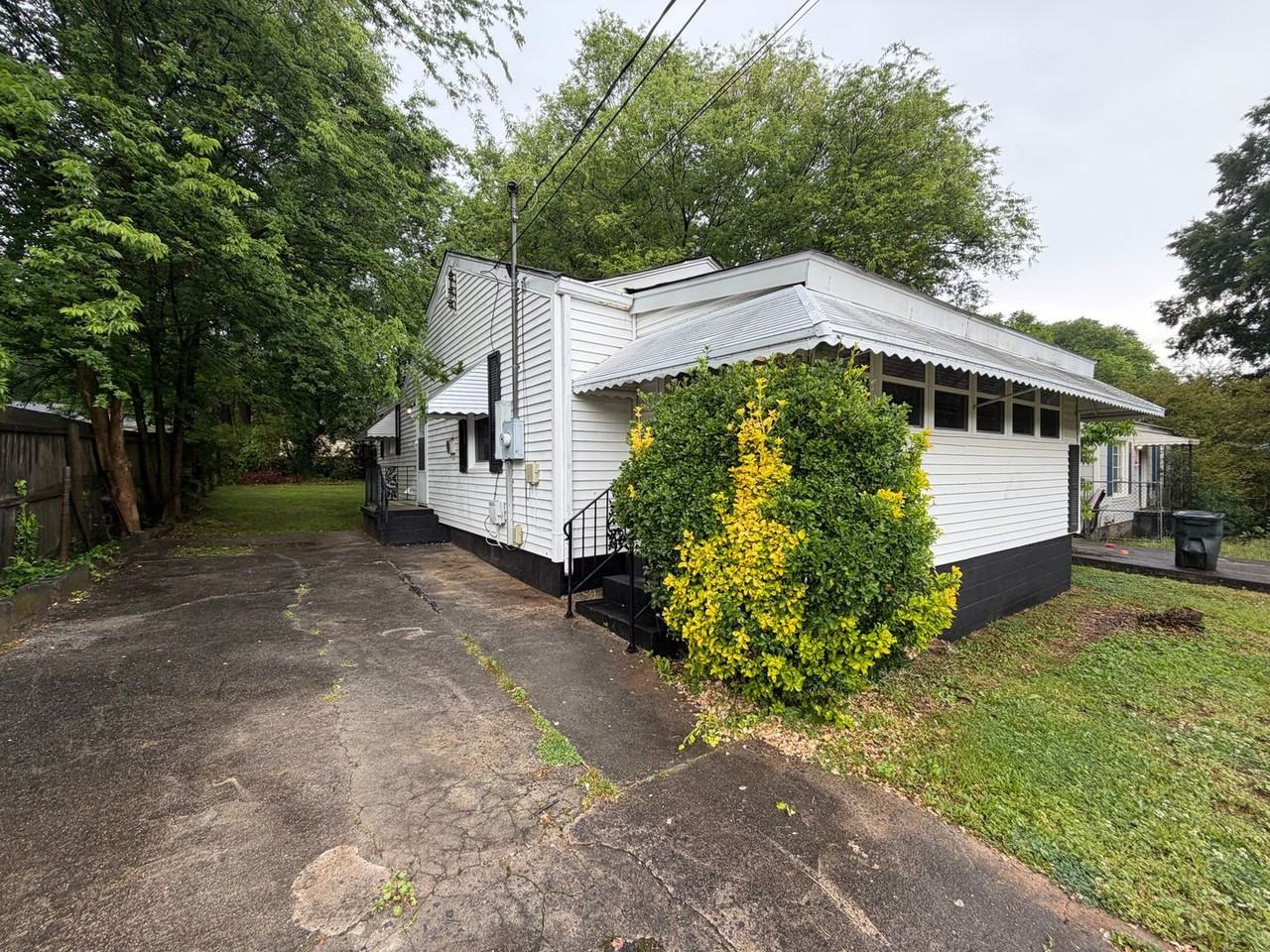 124 Holly St Se - Photo 2 of 14
