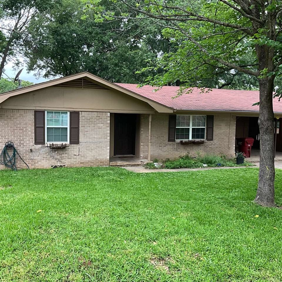 1107 Tower St #1 - Photo 2 of 2