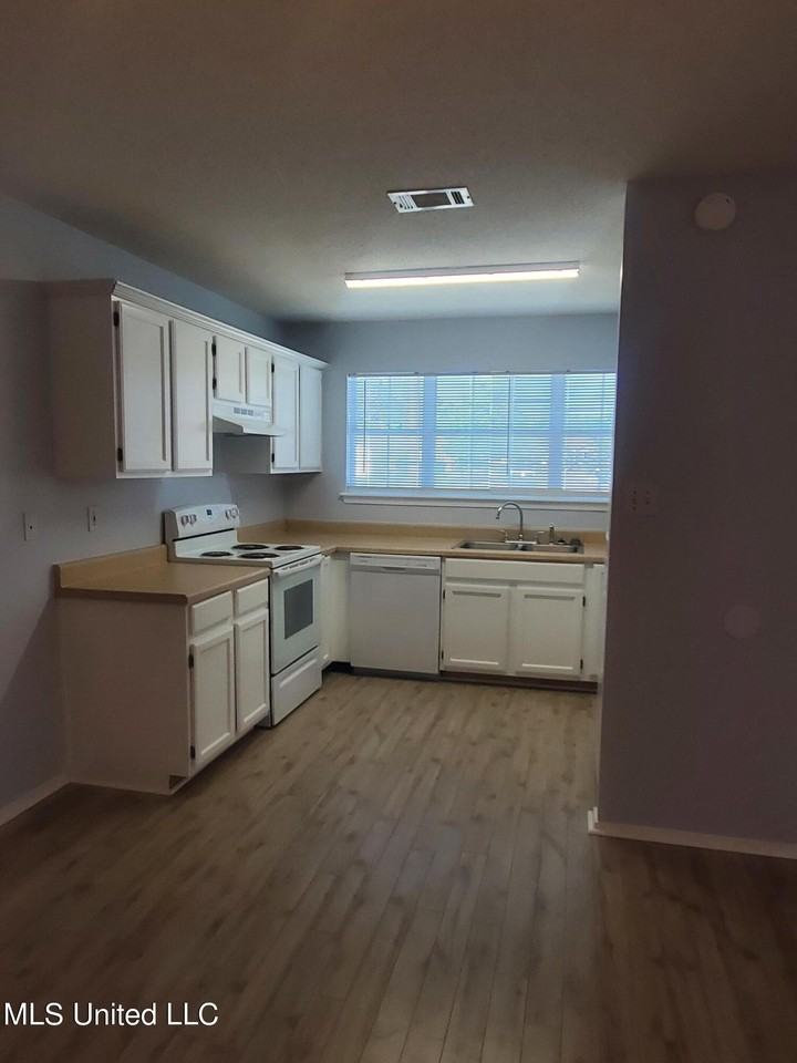 13181 Warren Dr - Photo 4 of 13