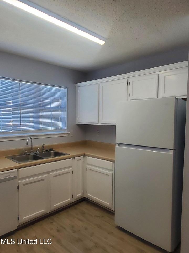 13181 Warren Dr - Photo 5 of 13