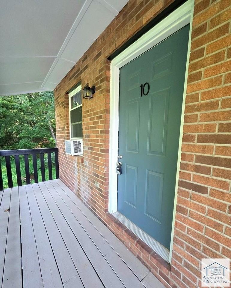 77 Ford St - Photo 2 of 8
