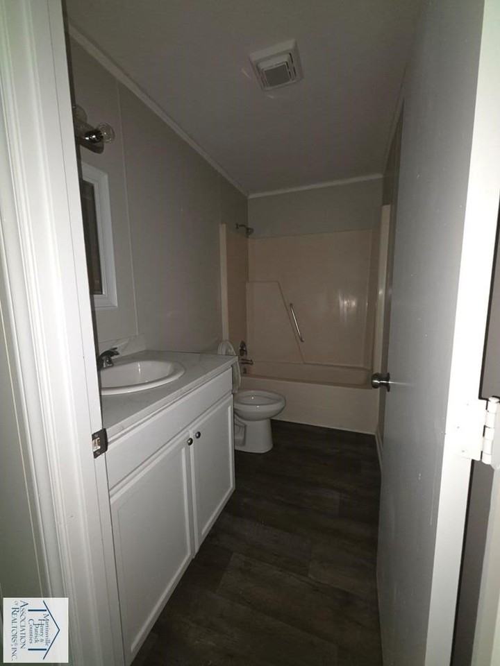 77 Ford St - Photo 7 of 8