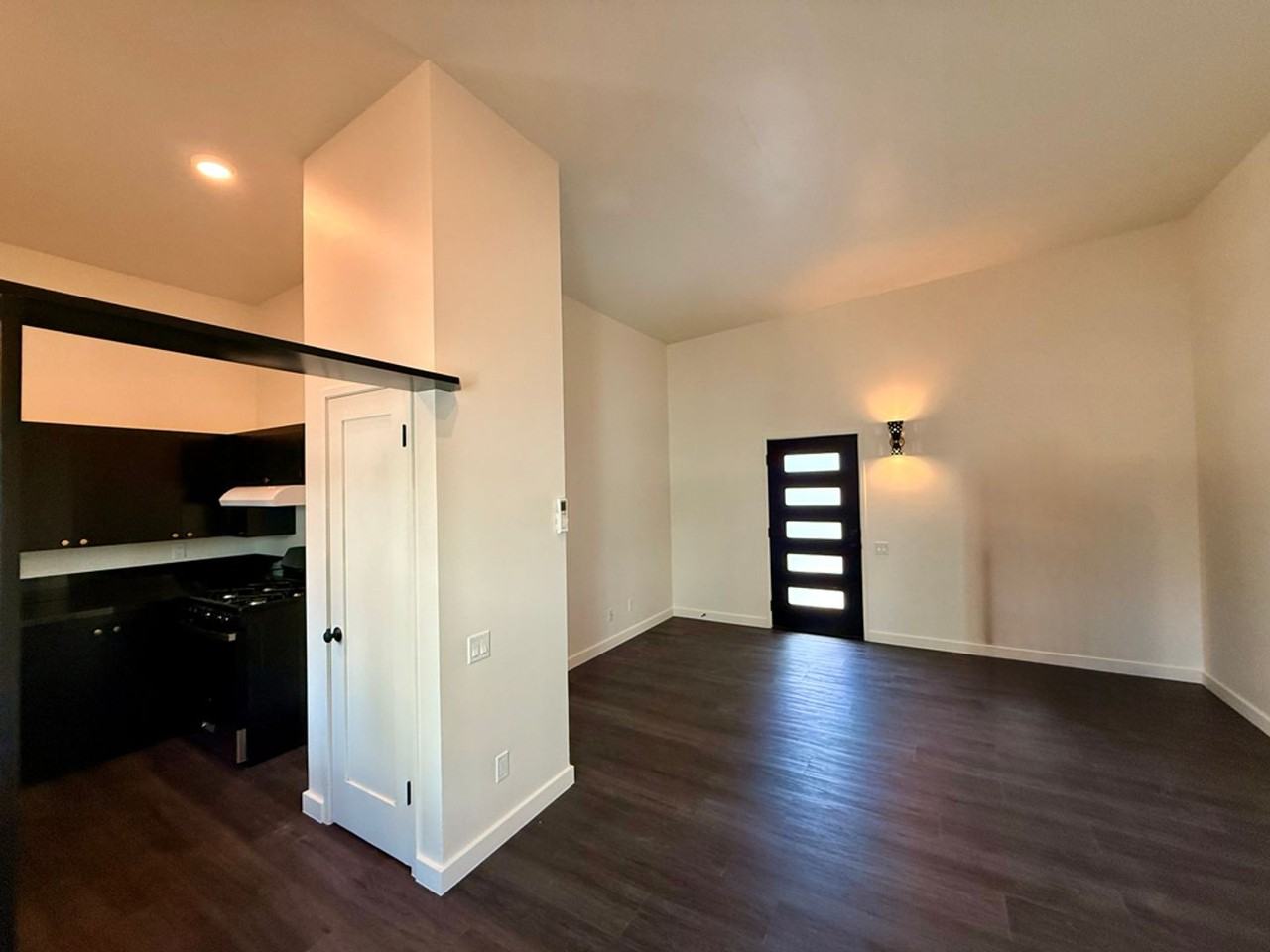 1559 Oak St - Photo 2 of 14