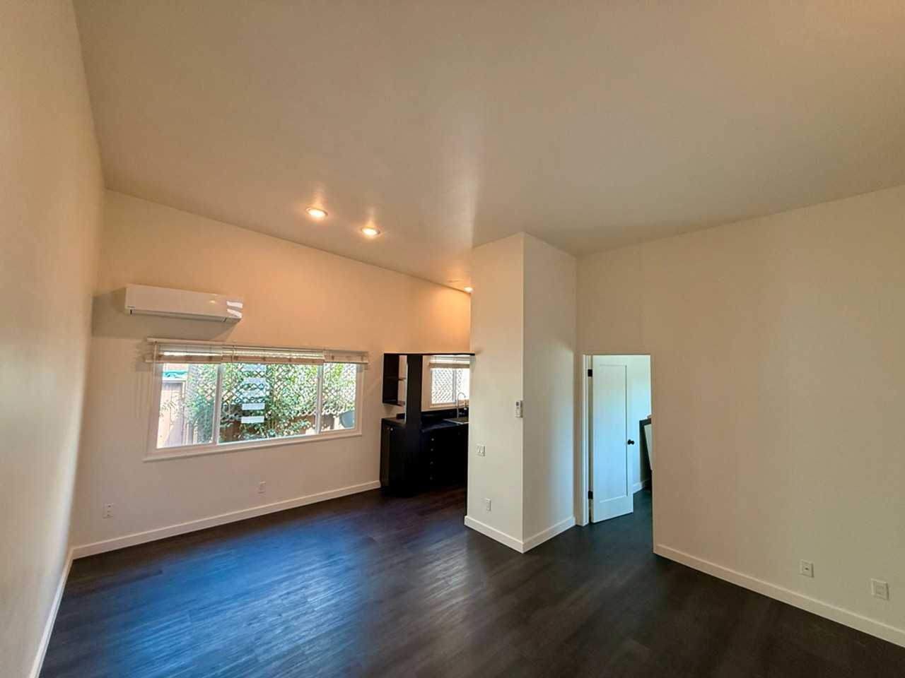1559 Oak St - Photo 3 of 14