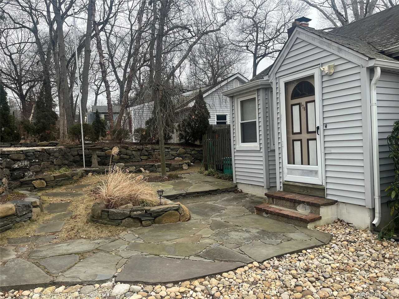 178 Adirondack Dr - Photo 2 of 30