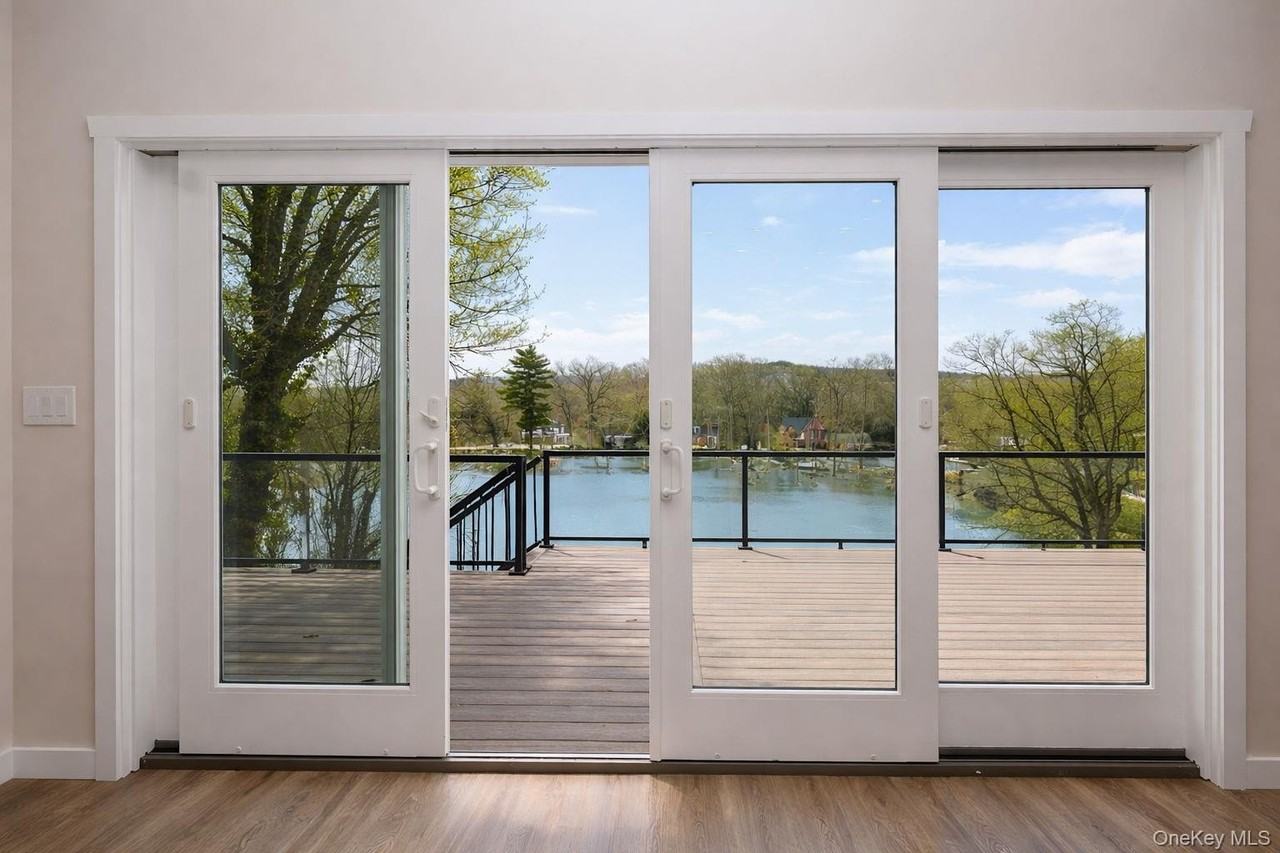 52 Roe Ave - Photo 3 of 22