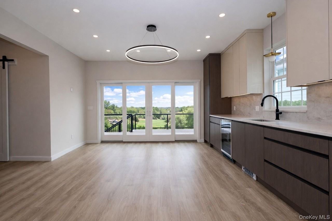 52 Roe Ave - Photo 5 of 22