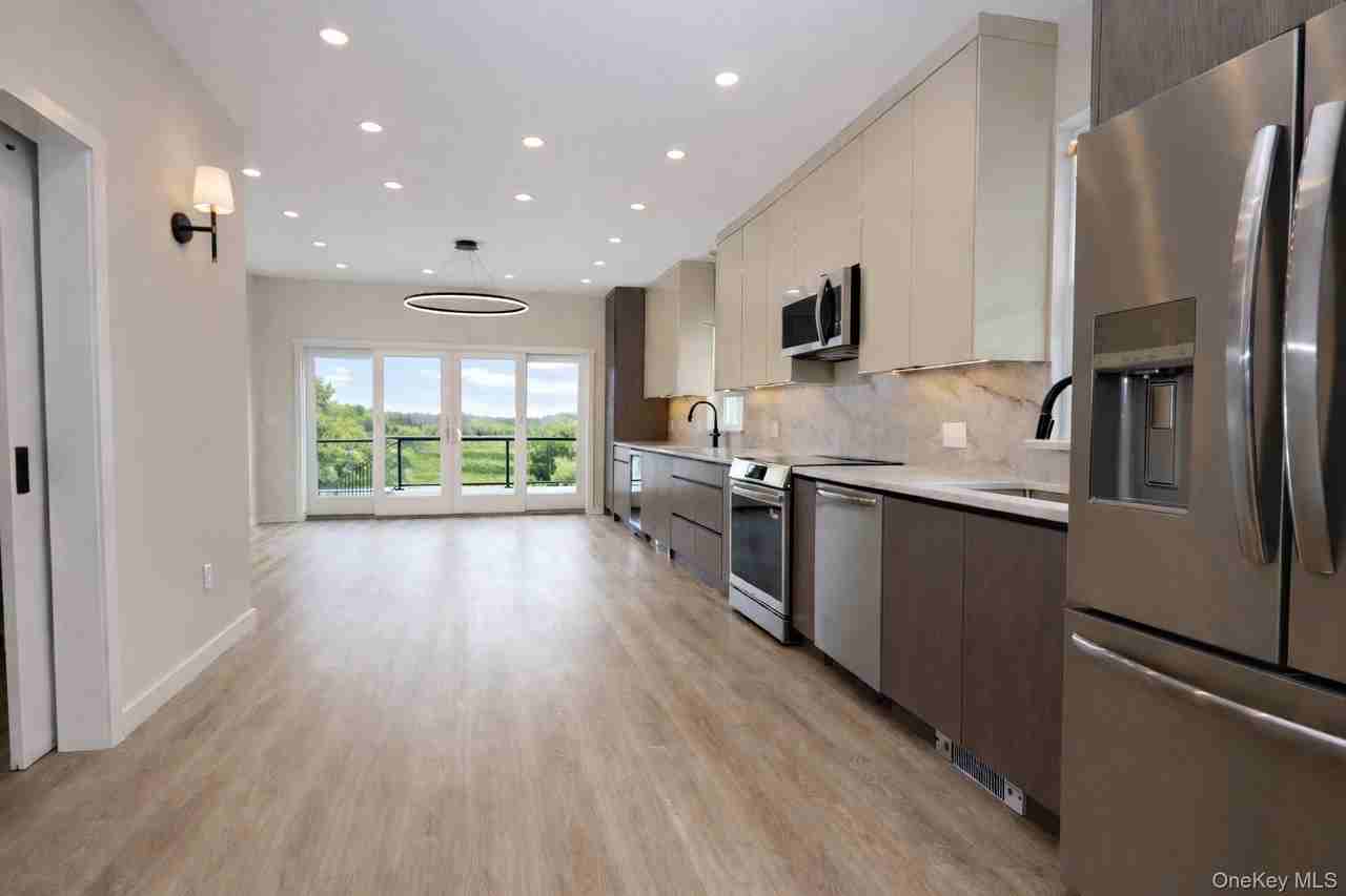 52 Roe Ave - Photo 6 of 22