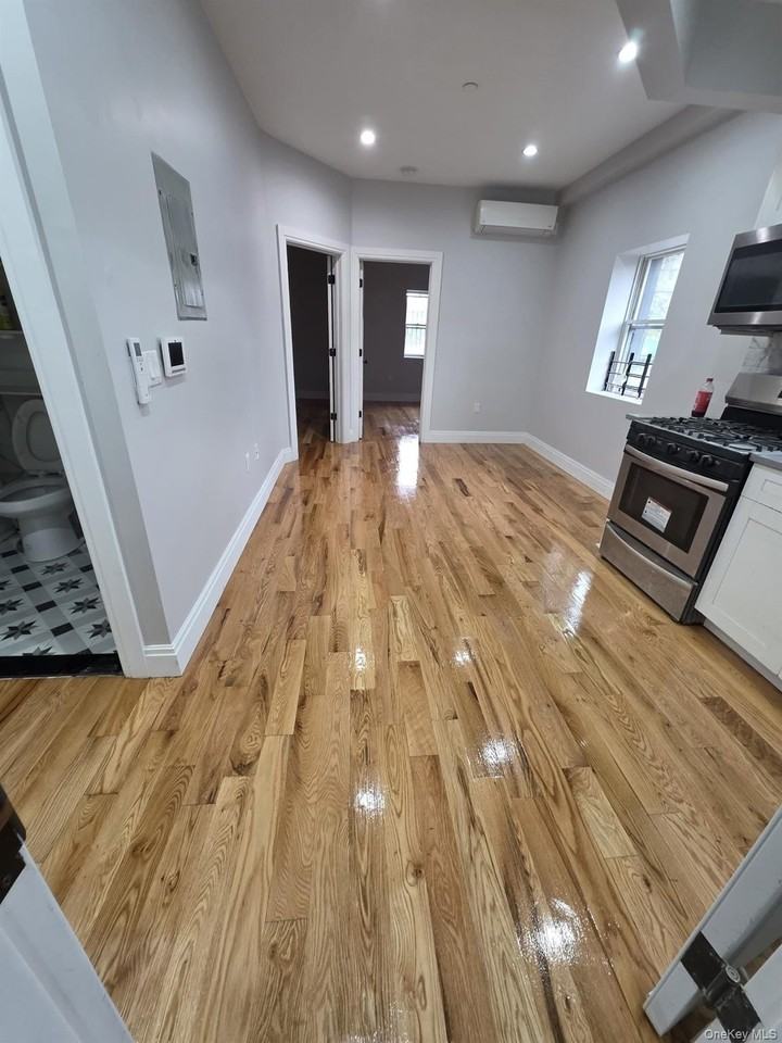91 E 54th St #2R - Photo 3 of 5