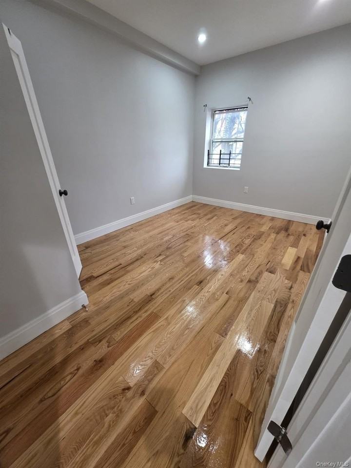 91 E 54th St #2R - Photo 4 of 5