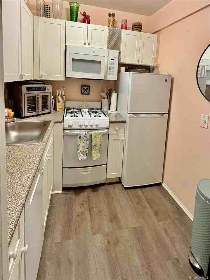 465 Shore Rd - Photo 5 of 20