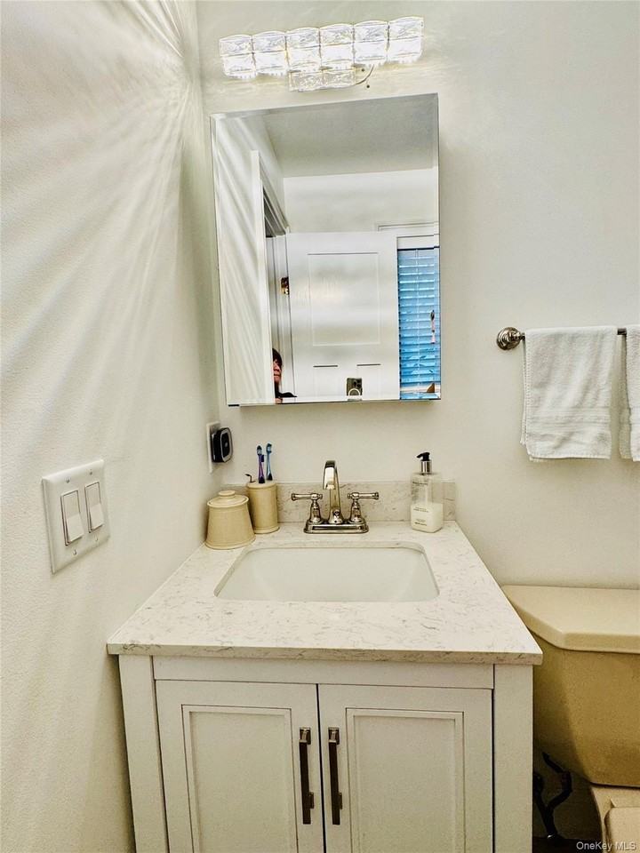 1 Kings Ct - Photo 7 of 12