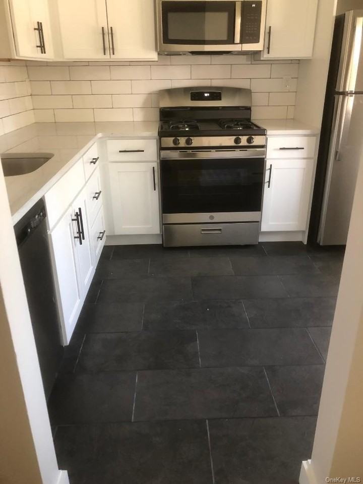 85 N Middletown Rd #D10 - Photo 5 of 12