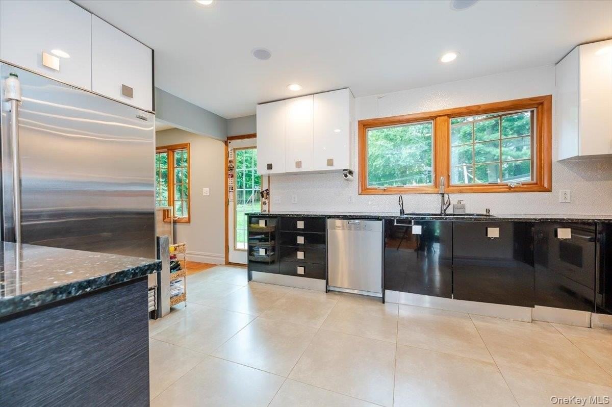 26 Red Brook Rd - Photo 7 of 19