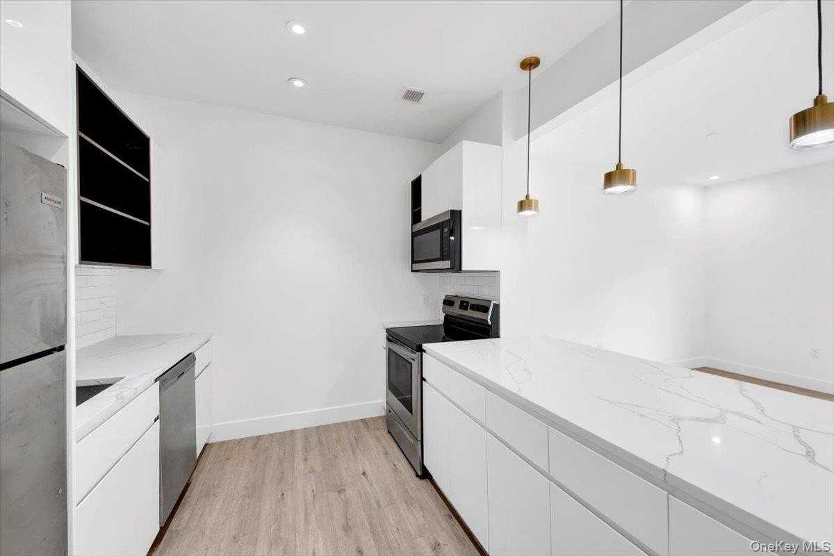 645 N Macquesten Pkwy #3G - Photo 6 of 33