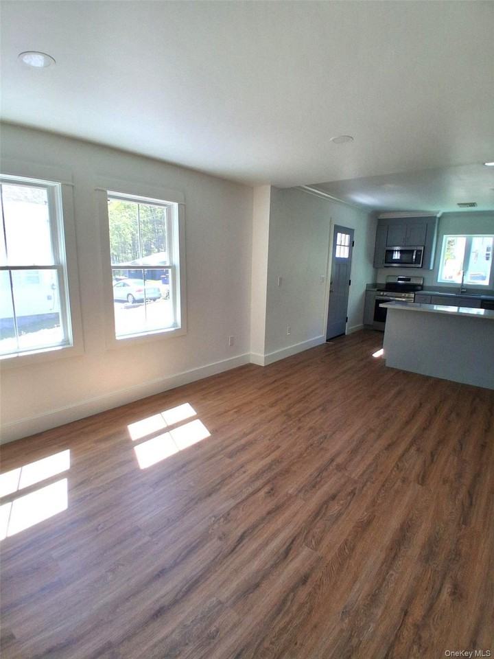 11 Cedar St - Photo 3 of 19