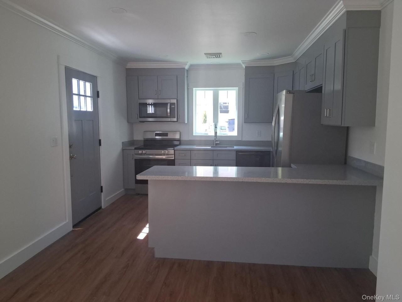 11 Cedar St - Photo 4 of 19