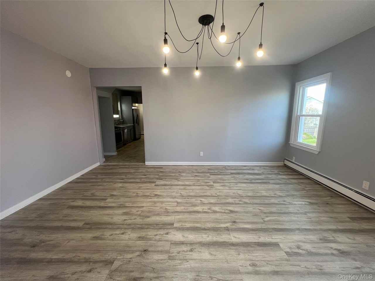 227 E Chester St - Photo 4 of 12