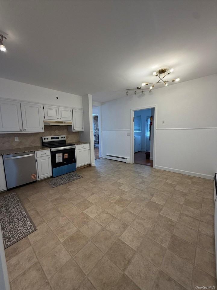 217 Greeley Ave - Photo 3 of 18