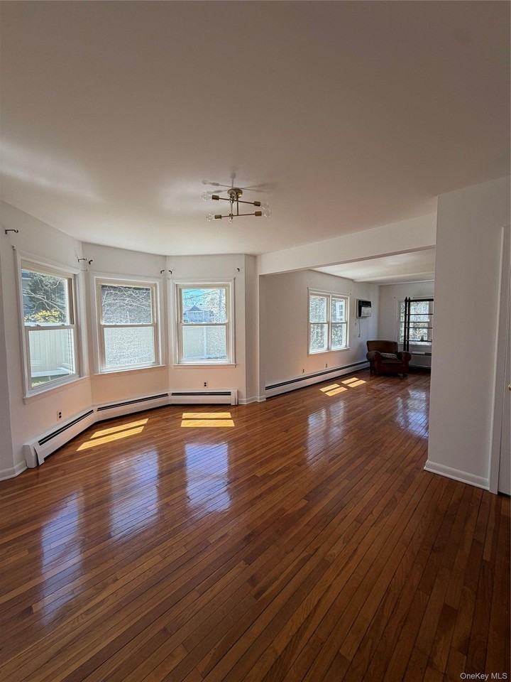 217 Greeley Ave - Photo 5 of 18