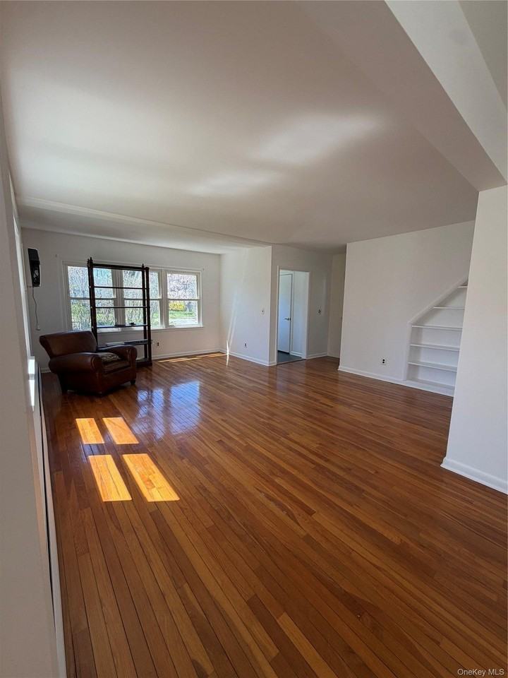 217 Greeley Ave - Photo 7 of 18