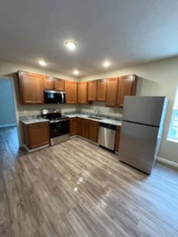 801 W Market St #C - Photo 5 of 16