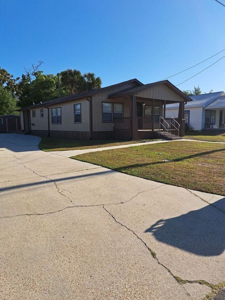 523 E 8th St - Photo 2 of 25