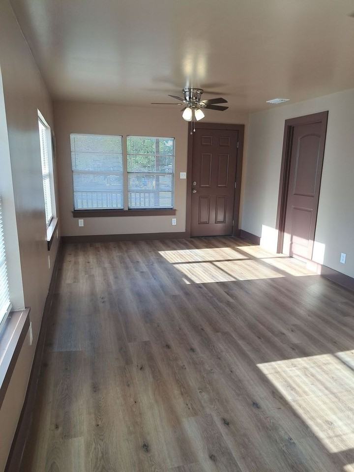 523 E 8th St - Photo 6 of 25