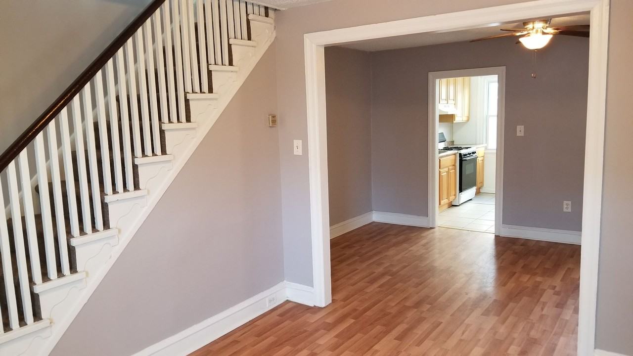 2025 68th Ave - Photo 2 of 12