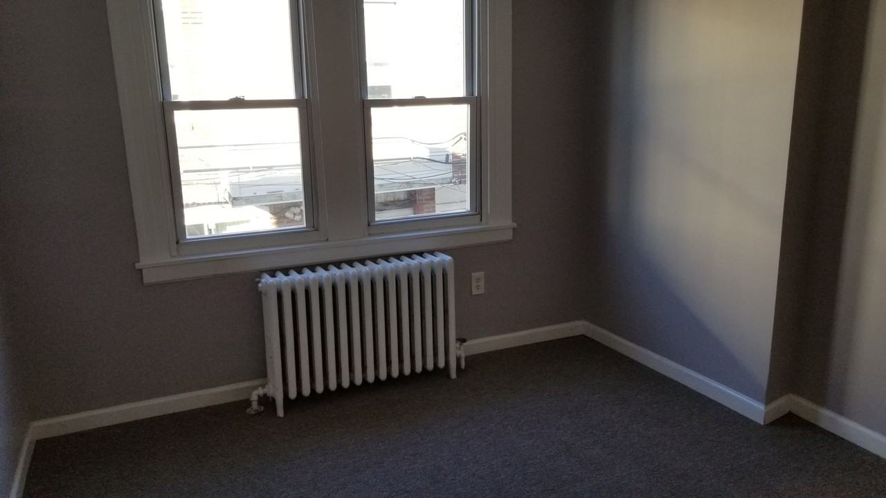 2025 68th Ave - Photo 4 of 12