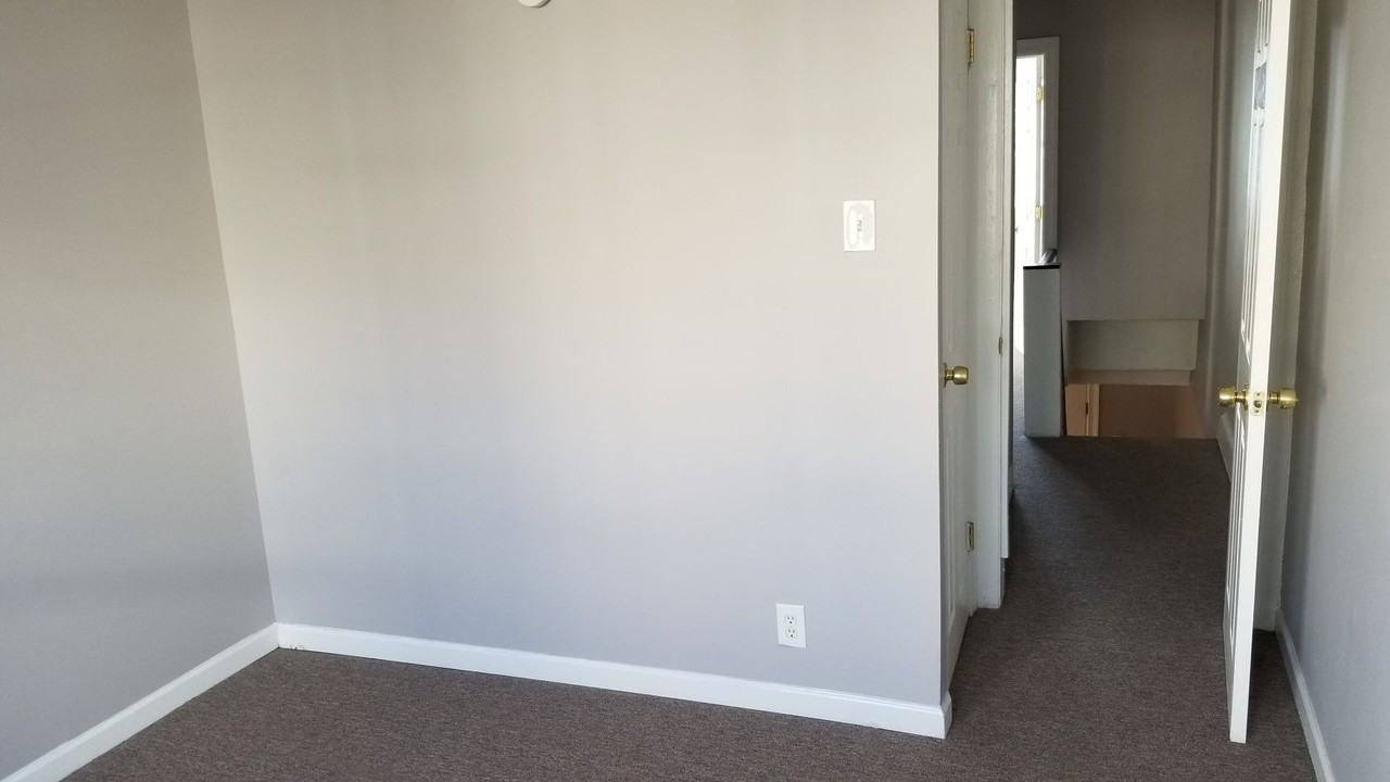 2025 68th Ave - Photo 5 of 12