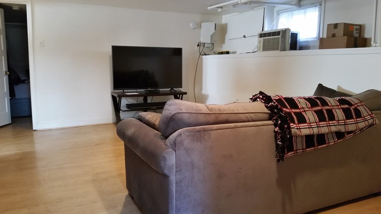 407 Adams St #C - Photo 2 of 7