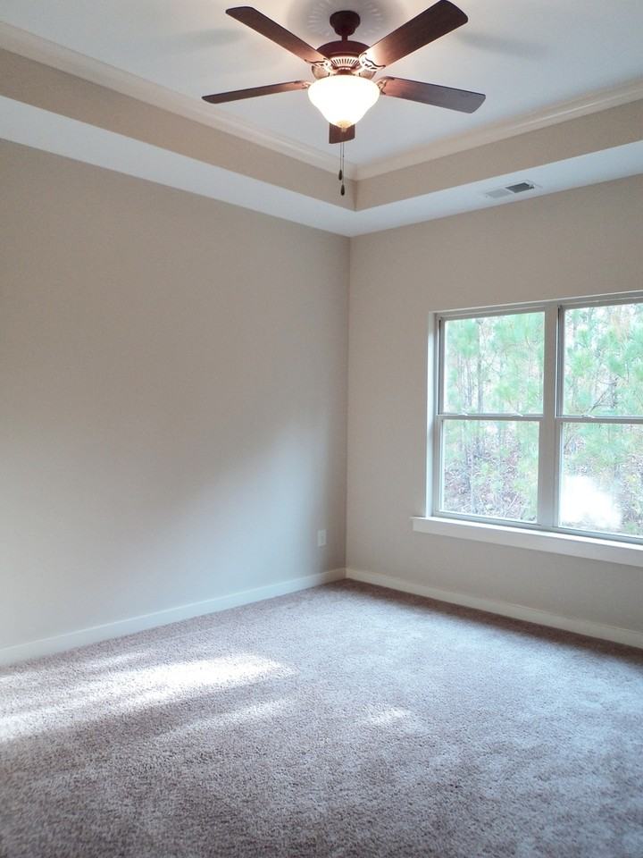 435 Hathaway Ln - Photo 2 of 7