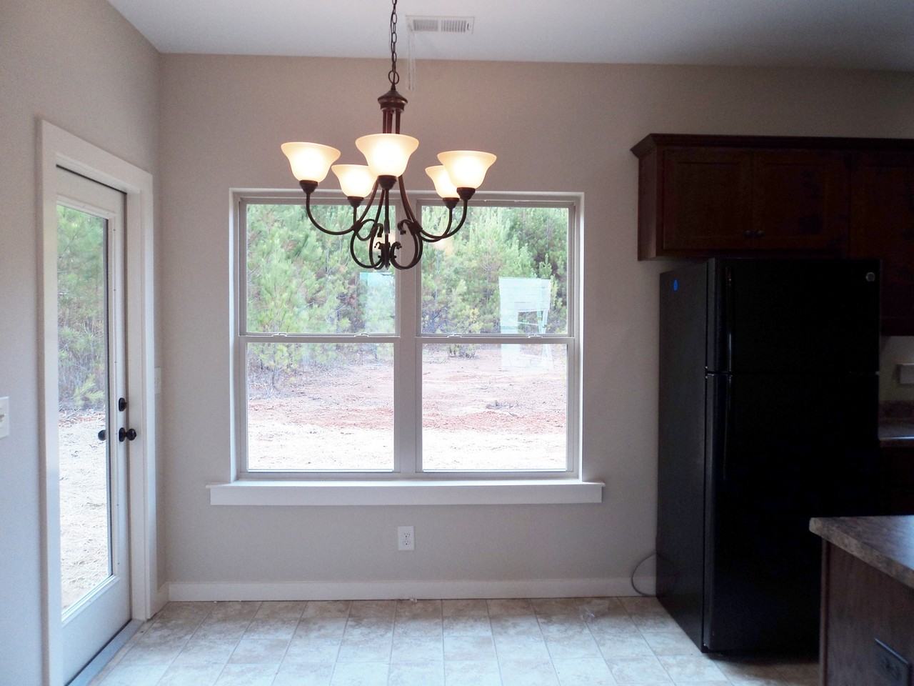 435 Hathaway Ln - Photo 4 of 7