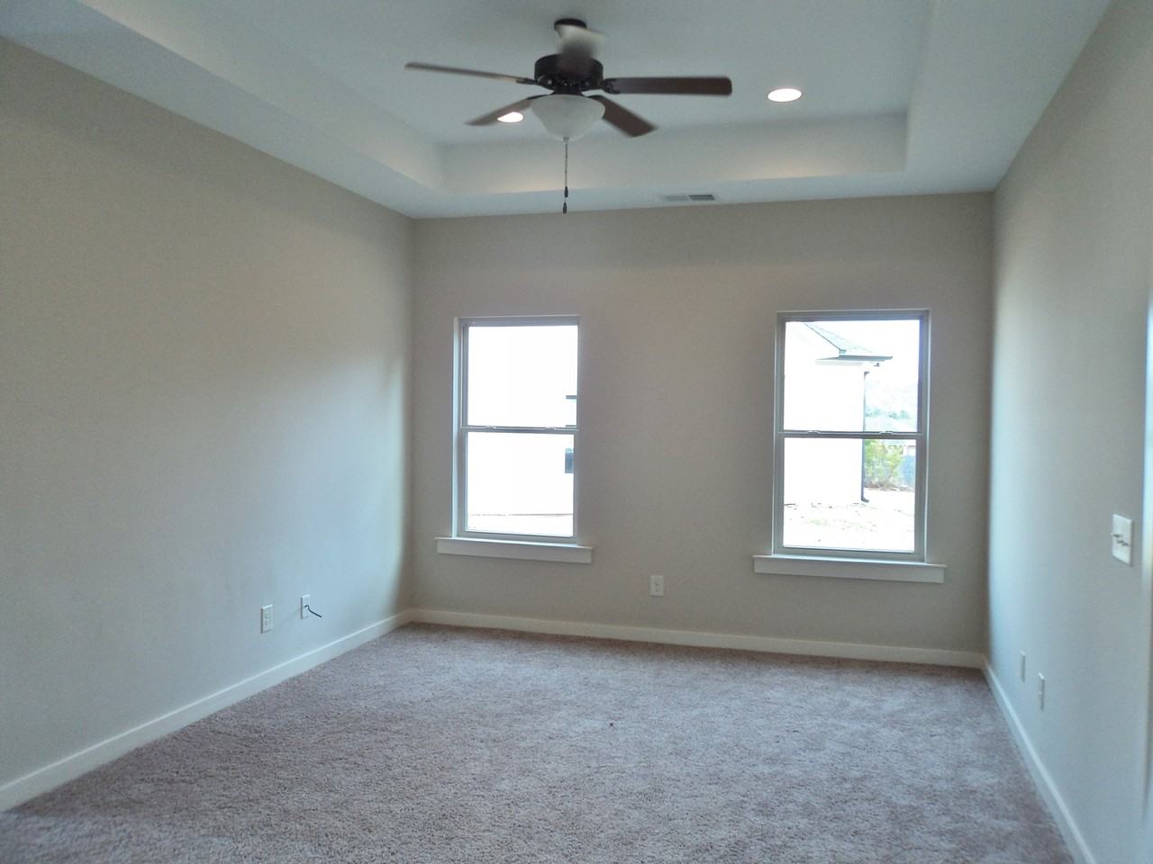 435 Hathaway Ln - Photo 5 of 7