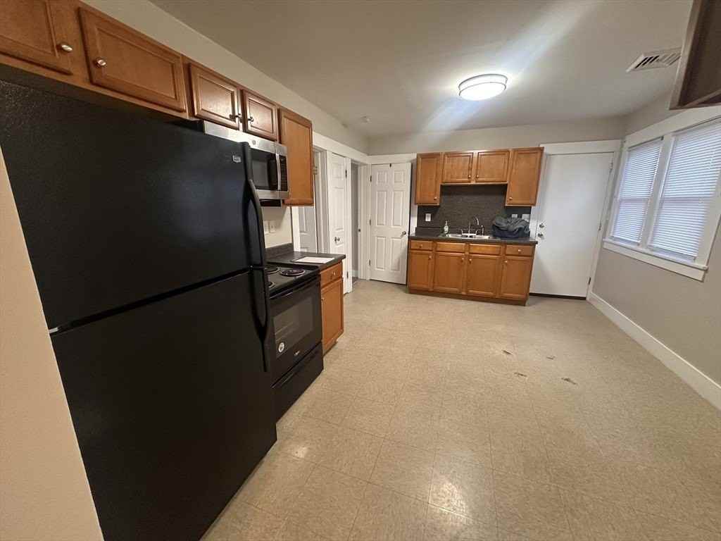 383 Newbury St #2nd - Photo 4 of 11