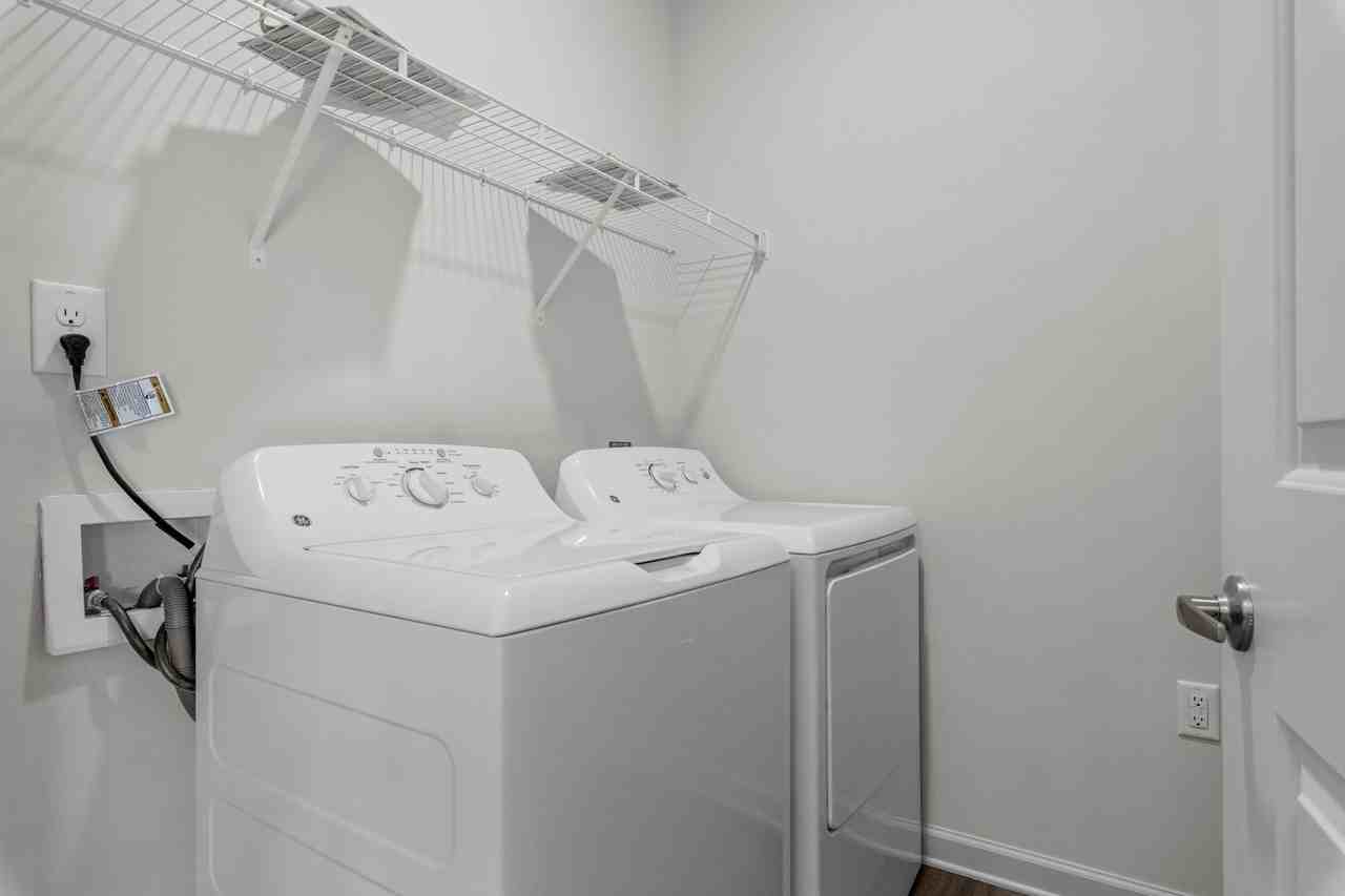 190 Grove Cir - Photo 4 of 29