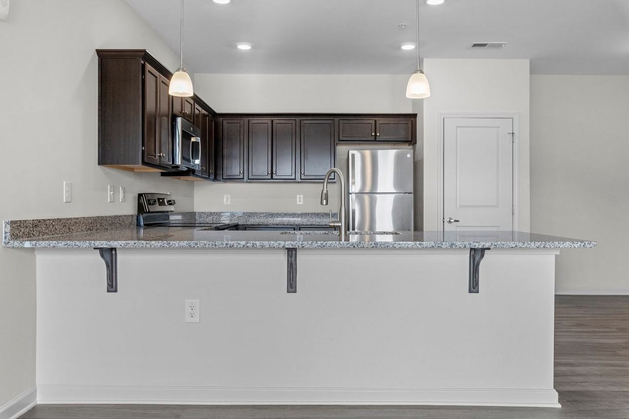 190 Grove Cir - Photo 5 of 29