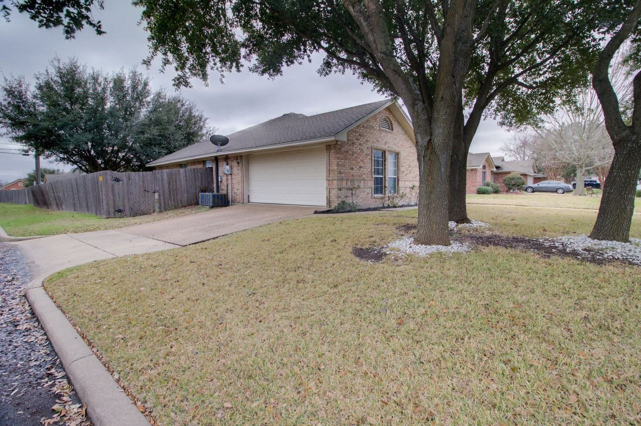 10500 Sierra West Dr - Photo 2 of 18