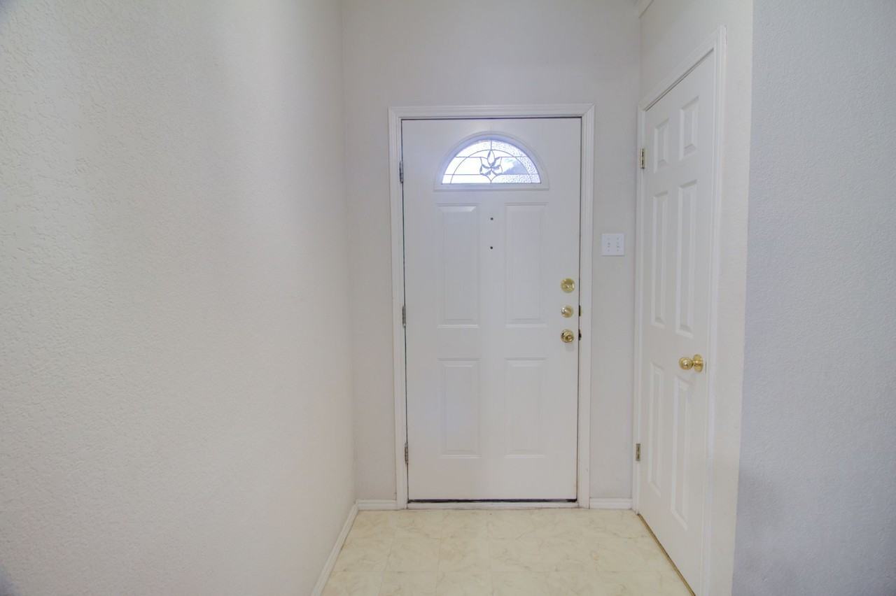 10500 Sierra West Dr - Photo 4 of 18