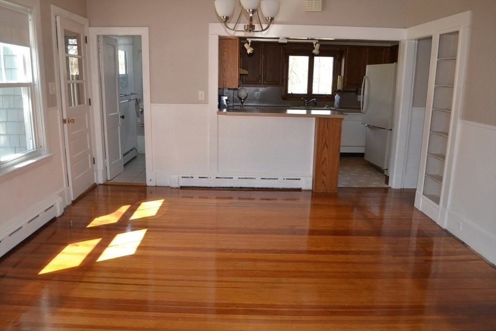 1421 Morton Ave - Photo 7 of 20