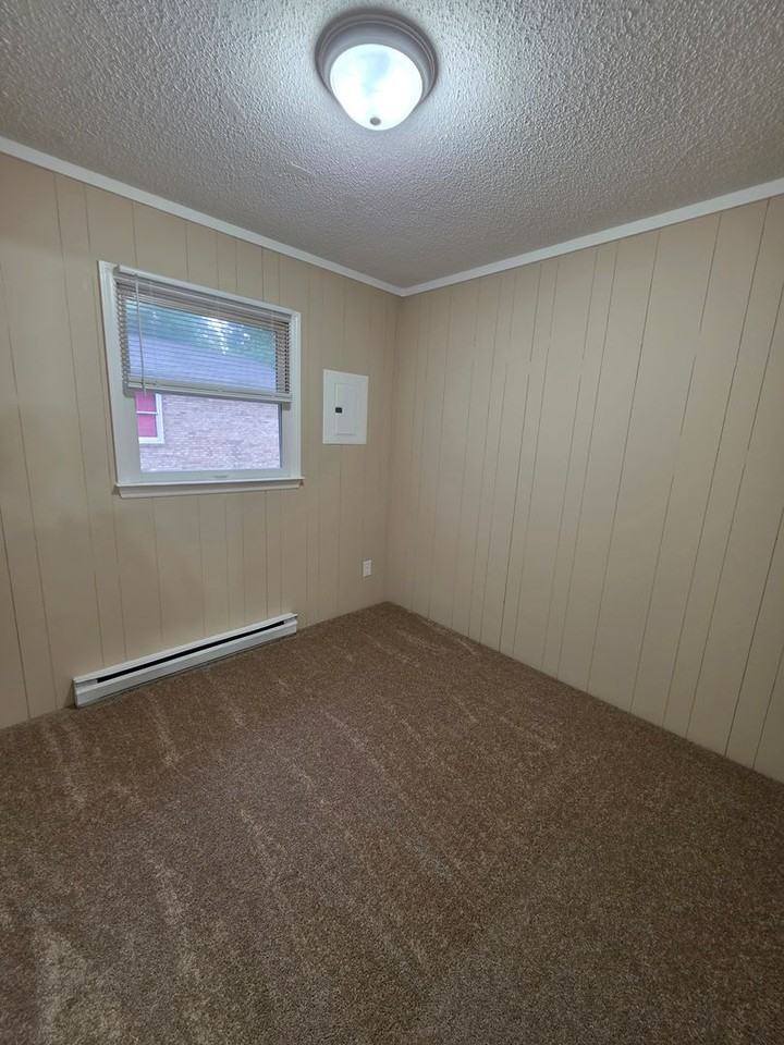 1910 Whitehall St - Photo 4 of 8