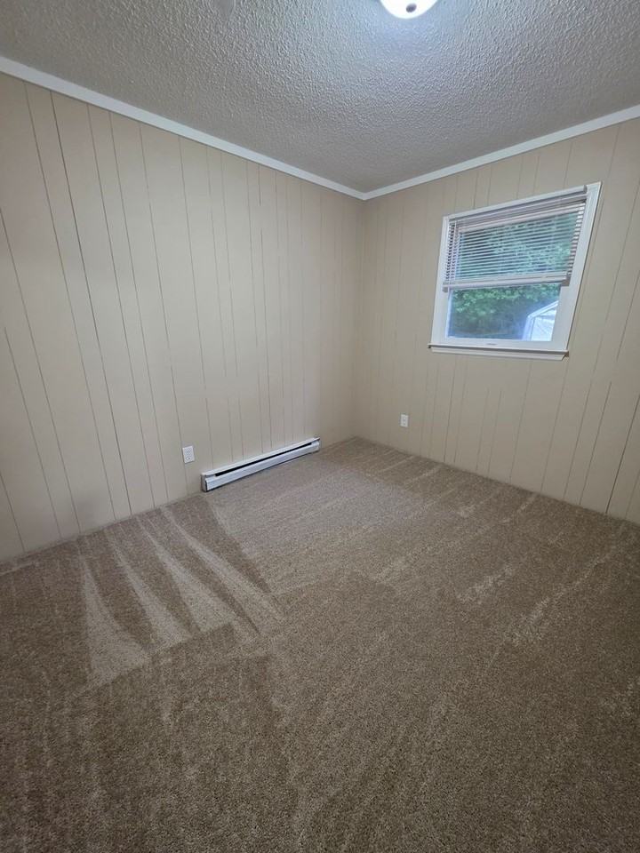 1910 Whitehall St - Photo 7 of 8