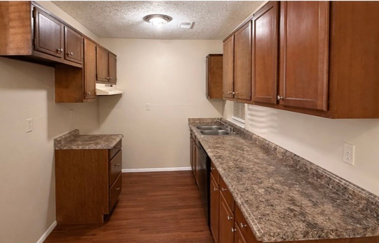 159 Hedgewood Ct - Photo 2 of 12