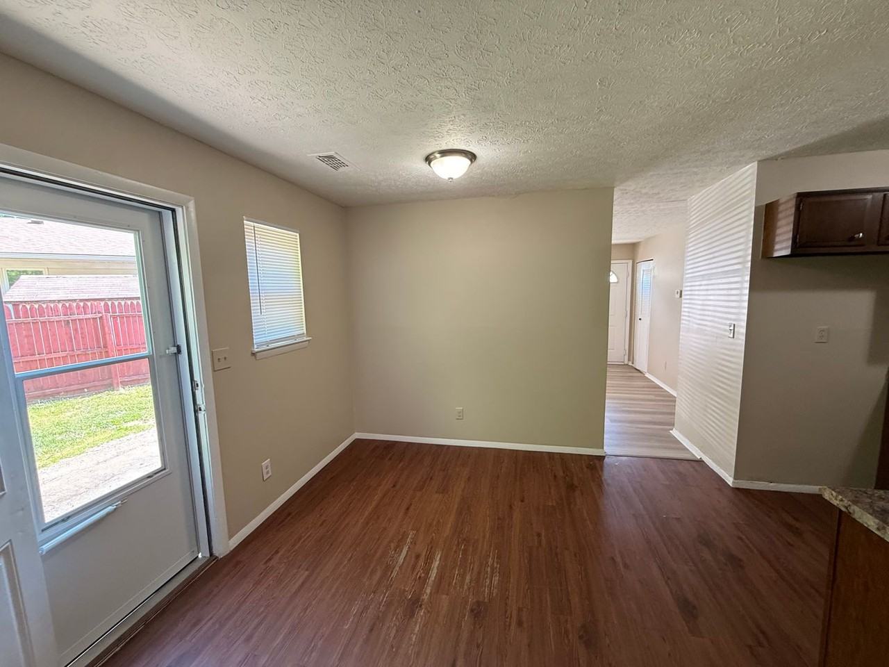 159 Hedgewood Ct - Photo 4 of 12