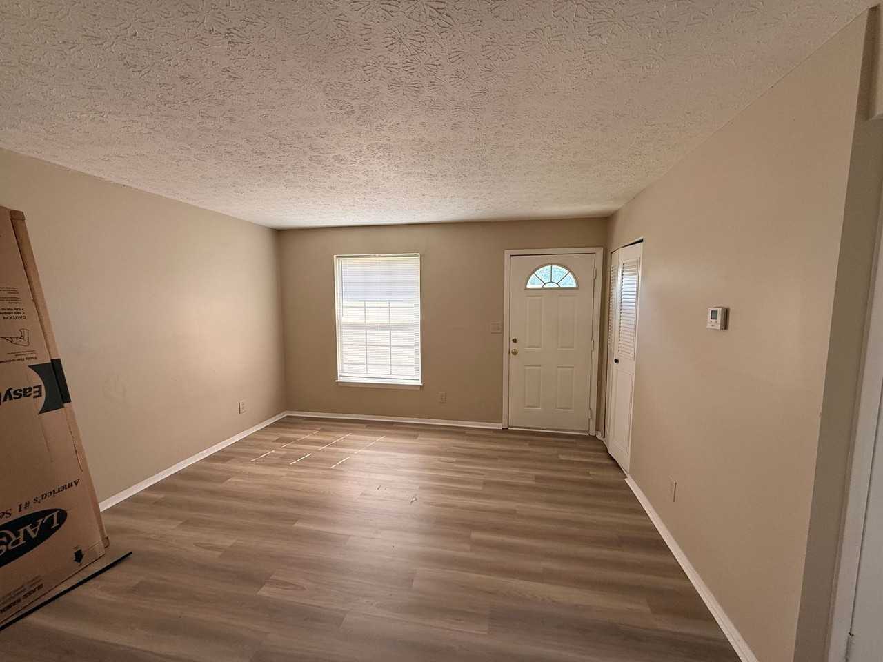 159 Hedgewood Ct - Photo 5 of 12