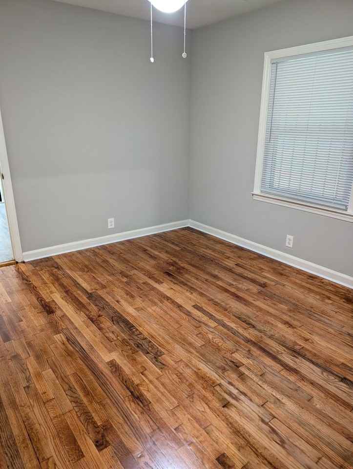 246 Robert E Lee Dr - Photo 3 of 10