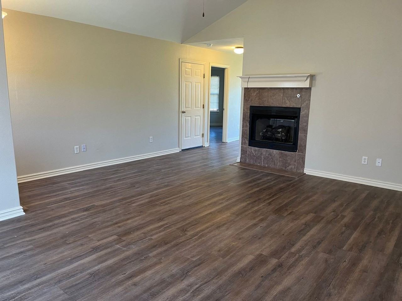 561 Tamarron Dr - Photo 3 of 14