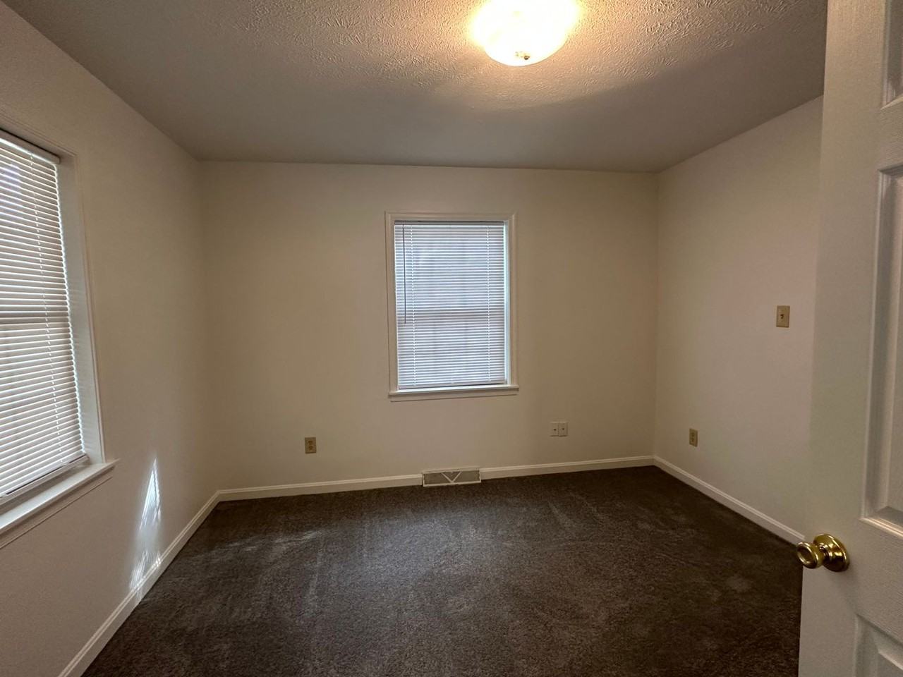 109 E Pall Mall St - Photo 7 of 9