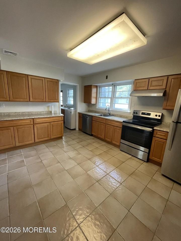 606 Alma Pl - Photo 3 of 11